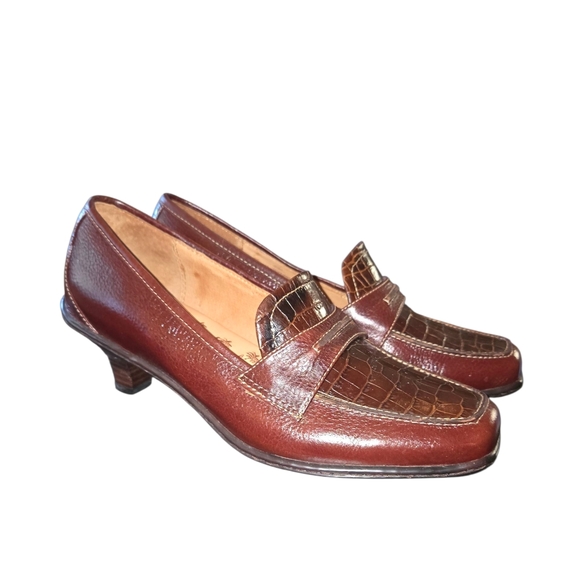 Sofft 1010865 Brown Croc Embossed & Pebbled Leather Kitten Heeled Loafers Size 8 - Picture 1 of 9